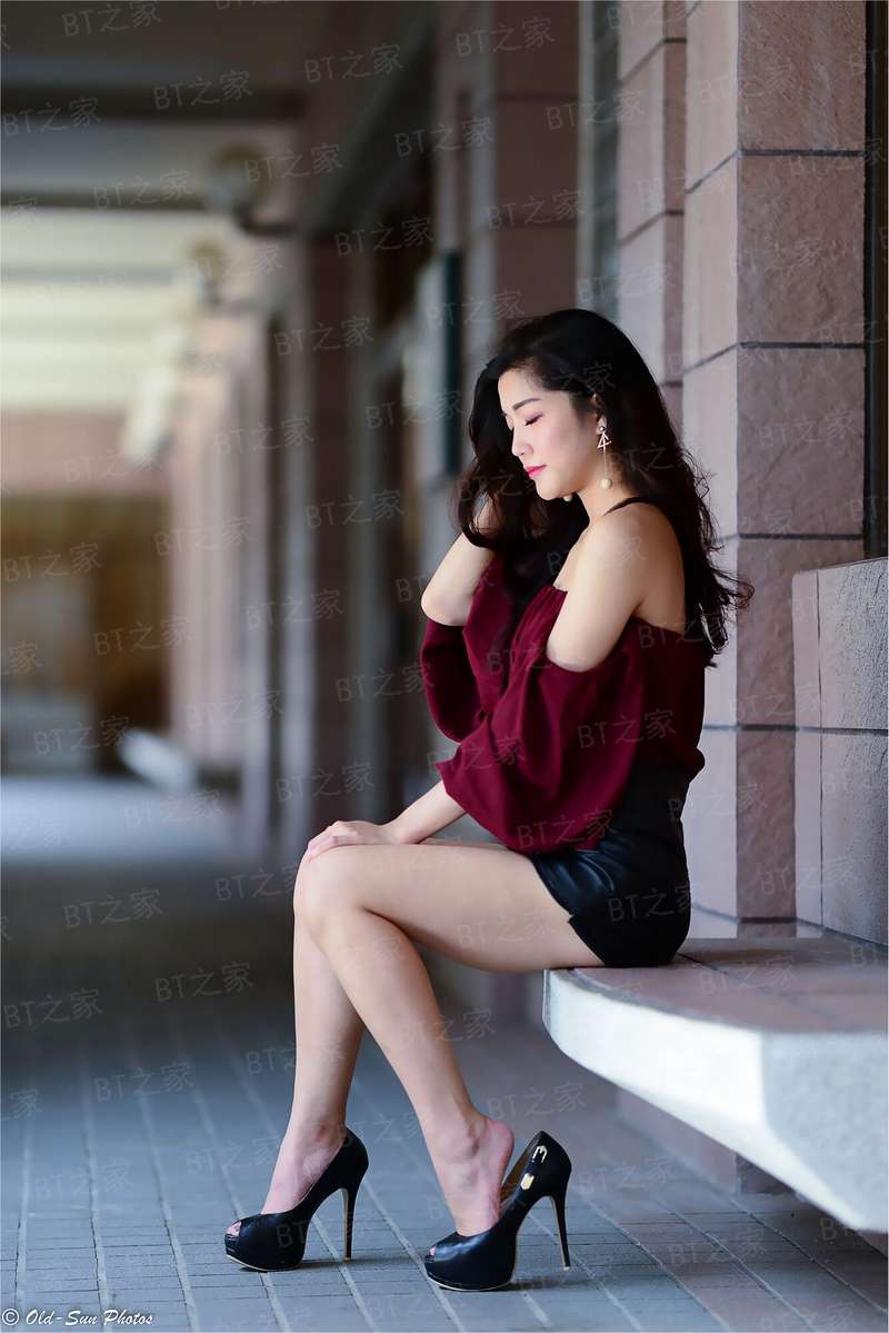 狂舔老师的丝袜脚快播