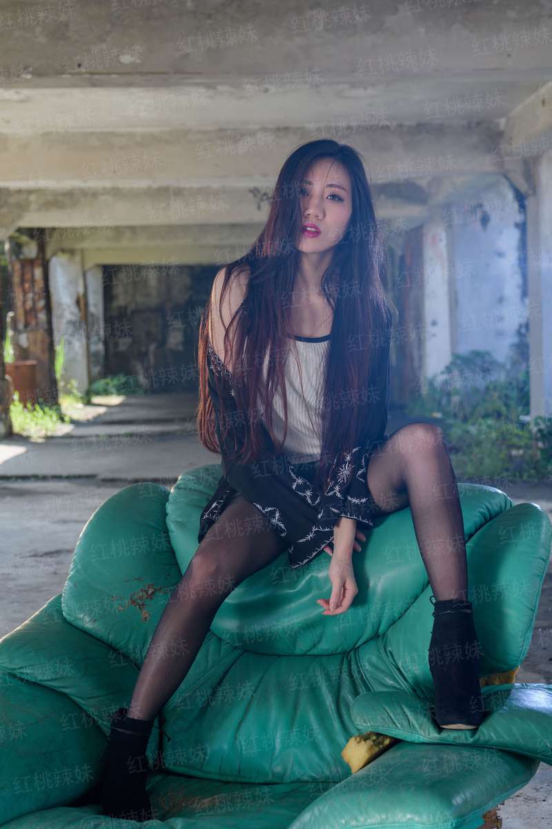 左妻右女