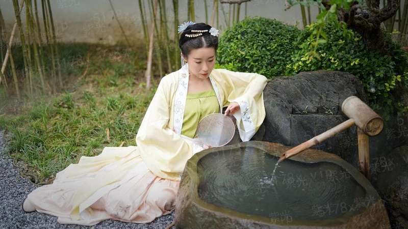 古怪丫头：校草来袭，小丫头接招