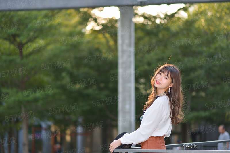 练歌厅：火辣的女人们
