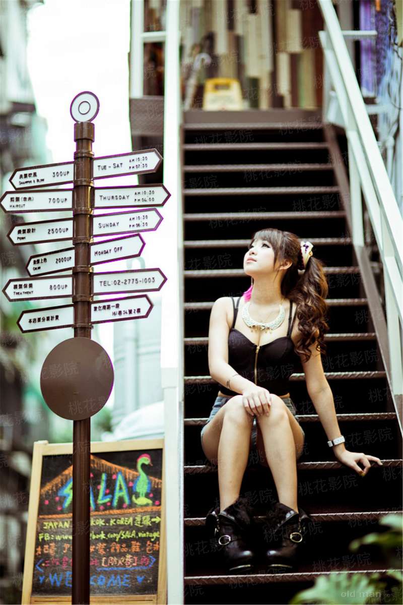 良人执戟，花囚医笼