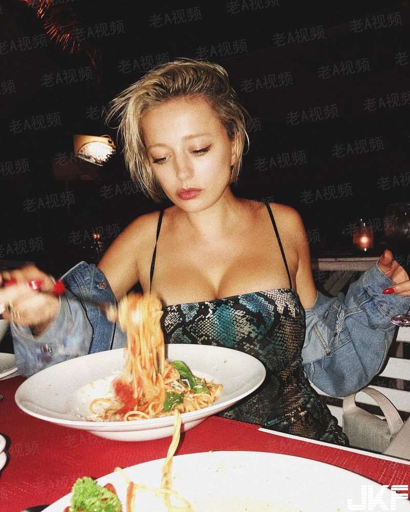 千少英姿很拉风