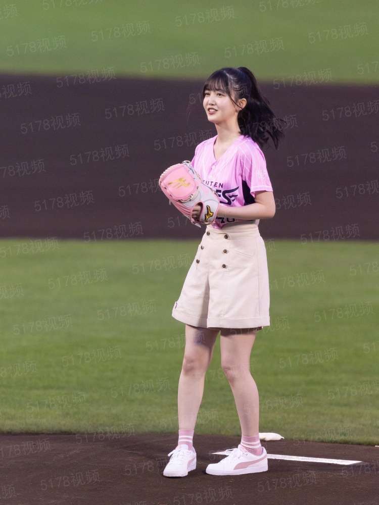 第一杀手穿越成废材小姐