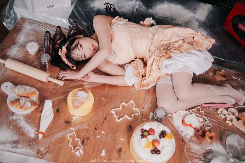 冷艳女神，丫头别闹