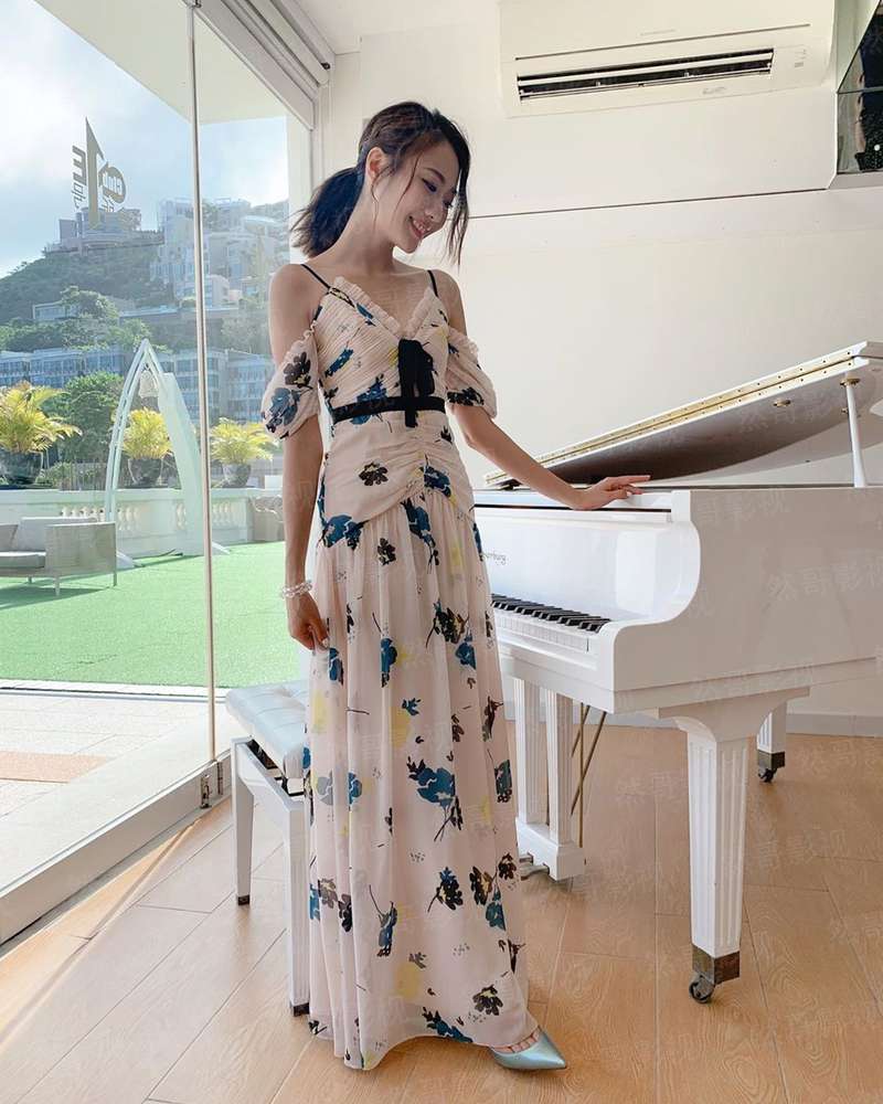 兴奋的女性商务按摩1