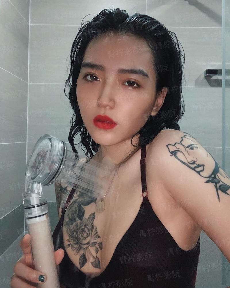 我吻大地醉秋风