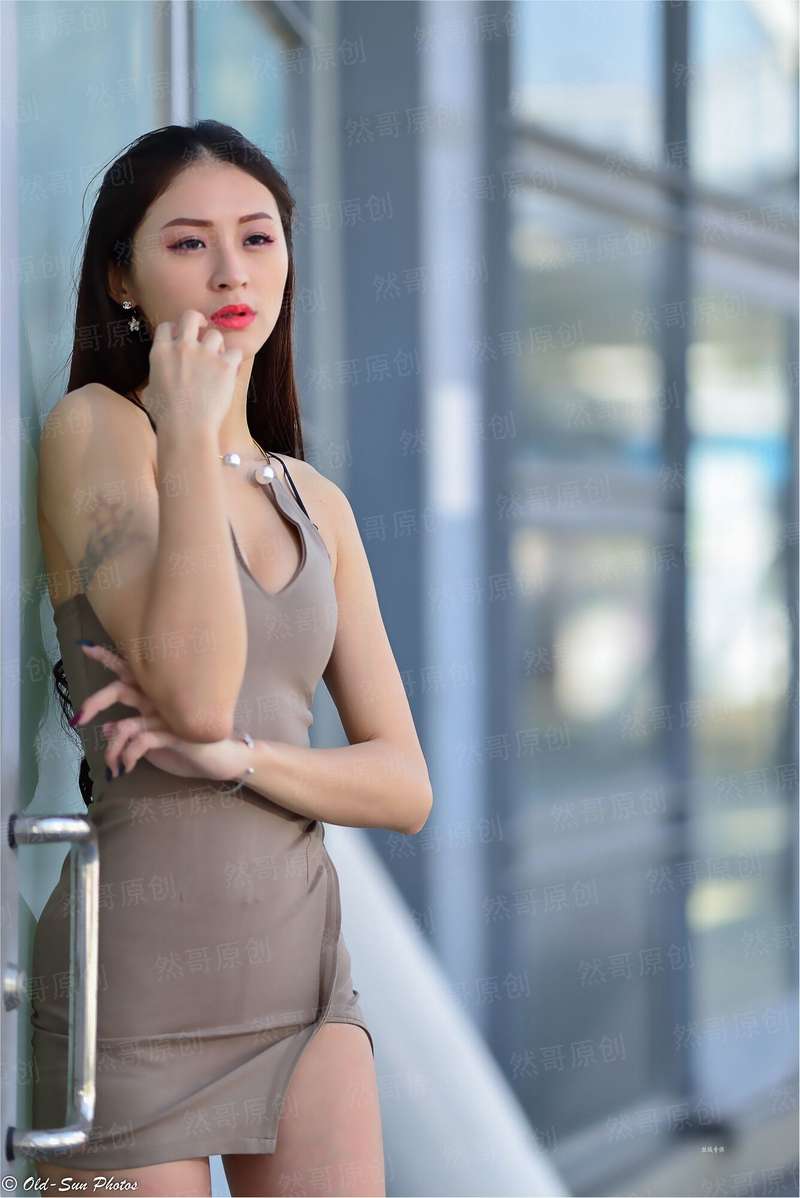 报告皇叔，皇妃要爬墙