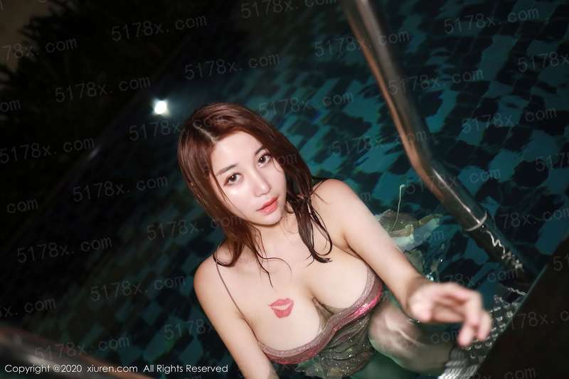 浅笑走雨巷