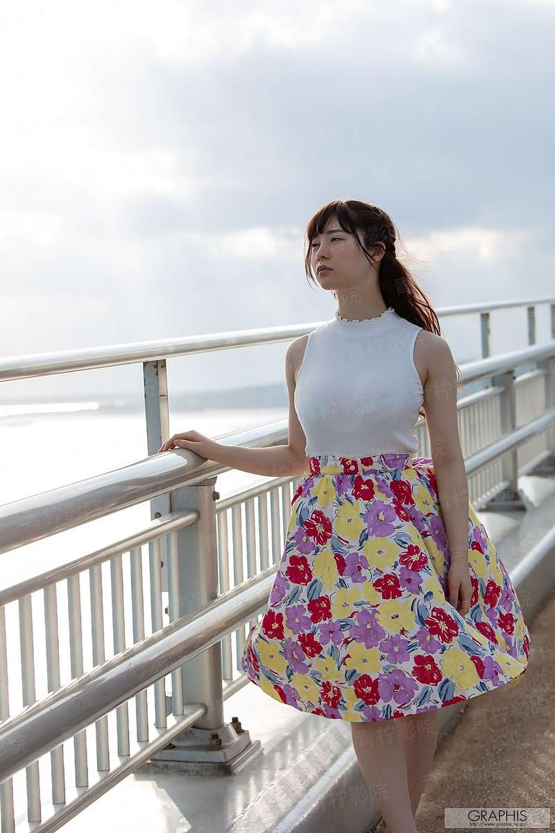 不扣纽扣的女孩磁力链接