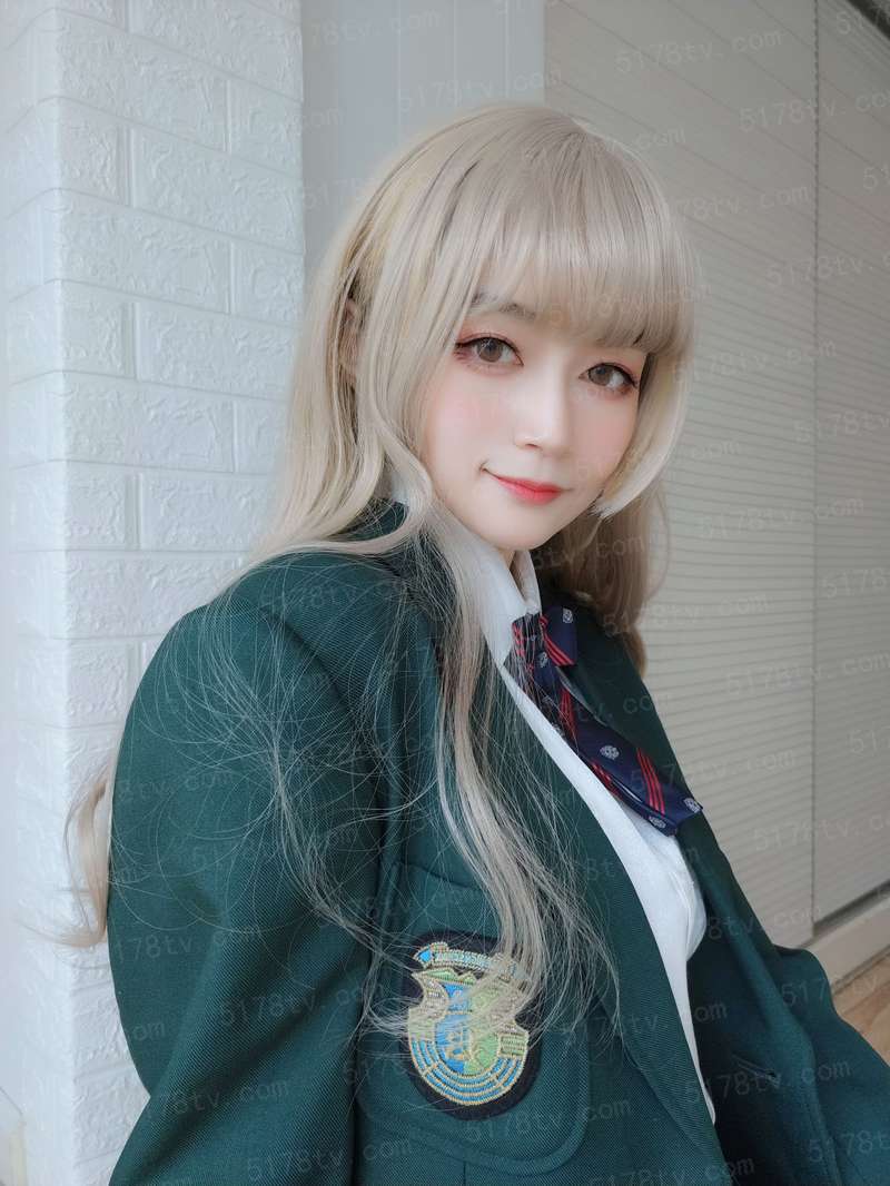爱妃，跪下