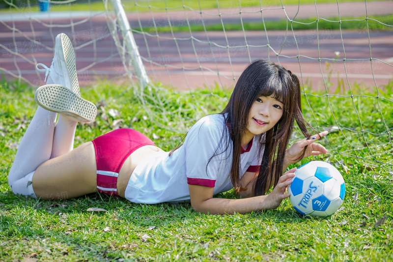 惹火魔女：冷情仙尊轻轻宠