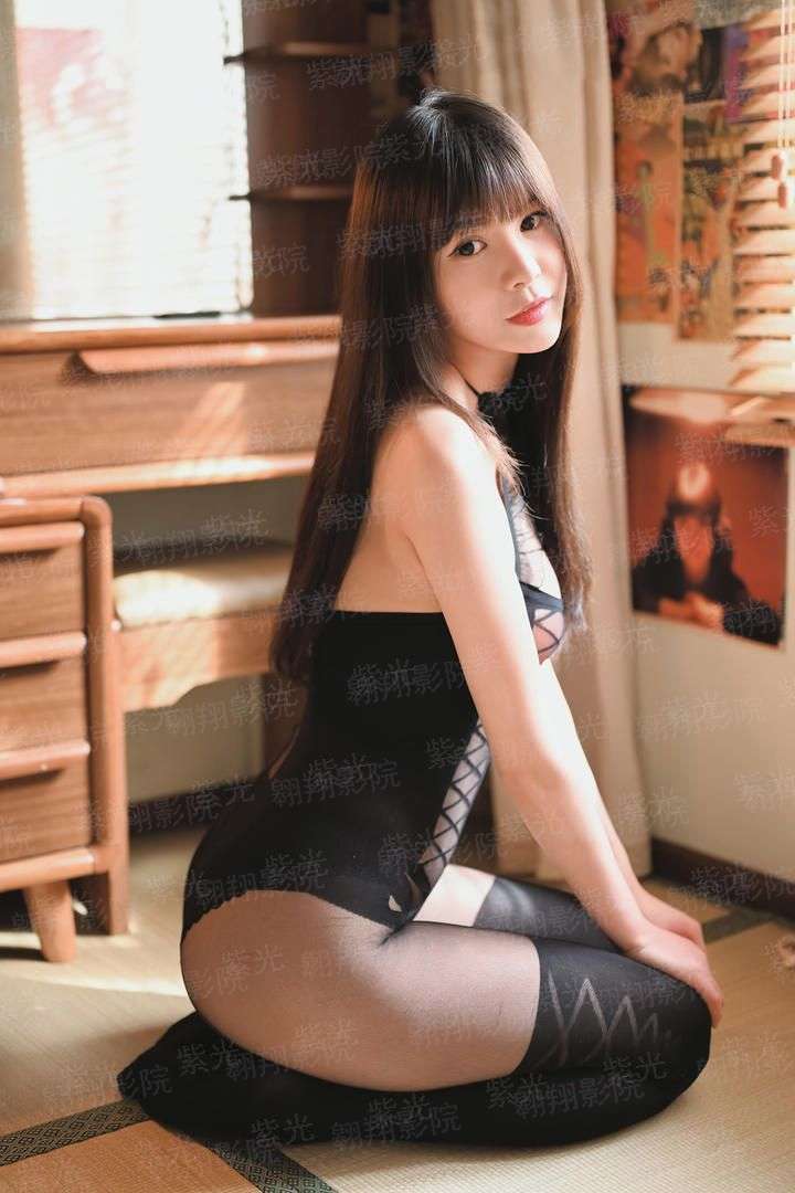 《漂亮女医生的风雨爱情》