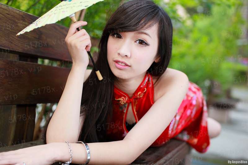 谁用悲欢，荒了流年