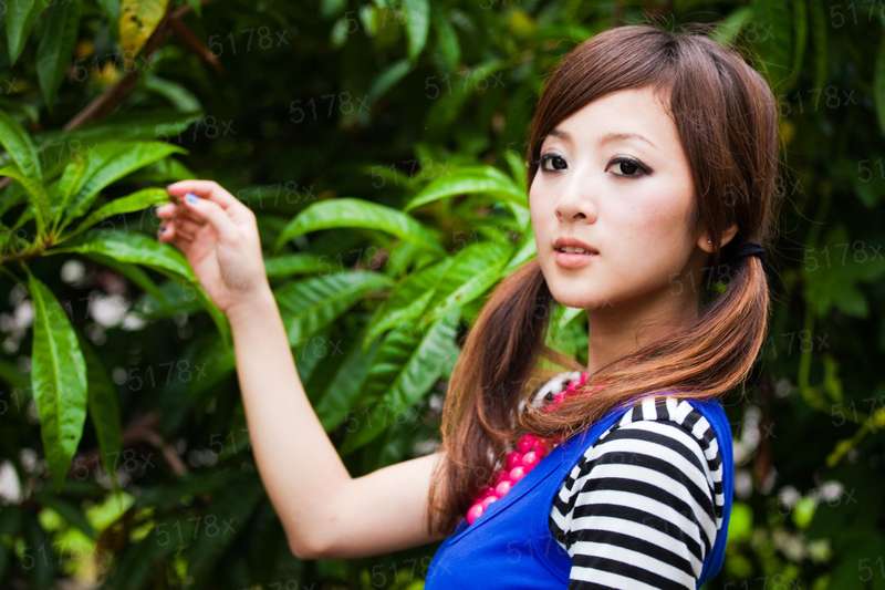 雨落夏木白发少