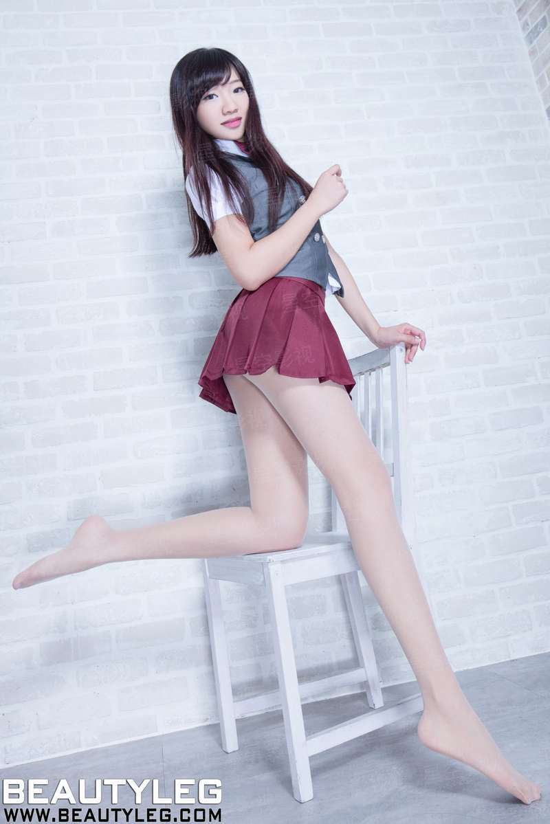 穿成霸总小逃妻