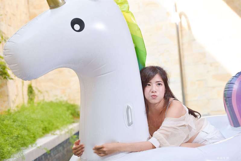 妃要隐身，总有祸水惦记我