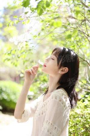 嚣张狂妃：腹黑魔皇，滚远点
