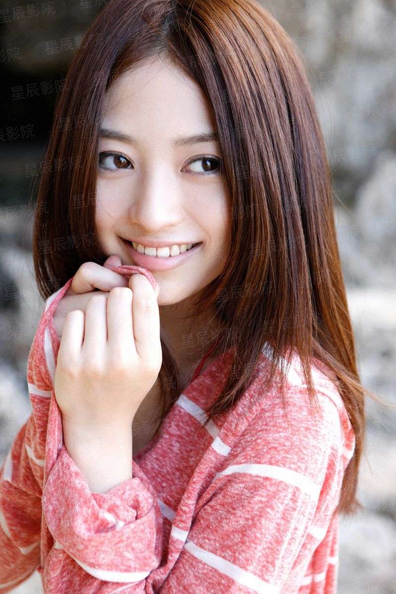 一朵探花入墙来