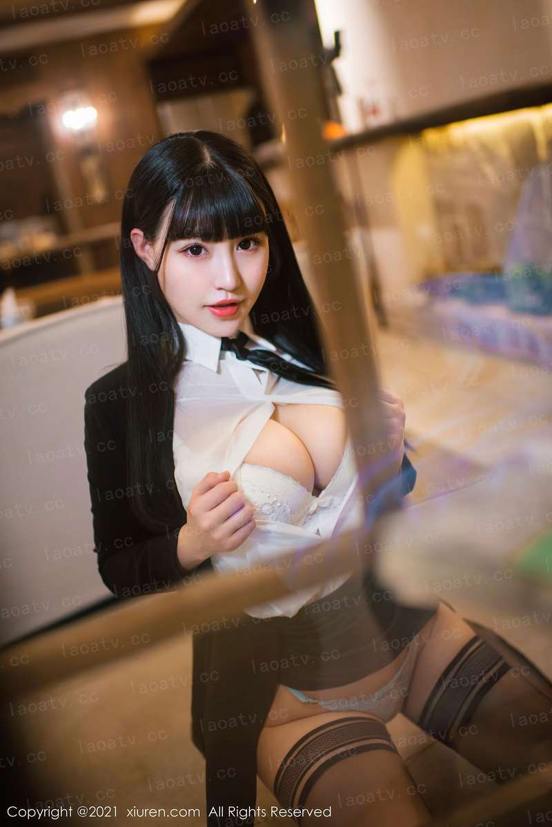 在他的阴影下