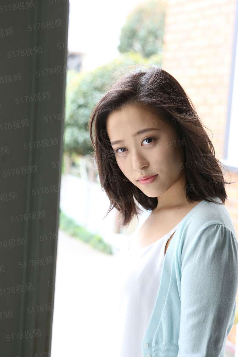国民男神是女生：恶魔，住隔壁