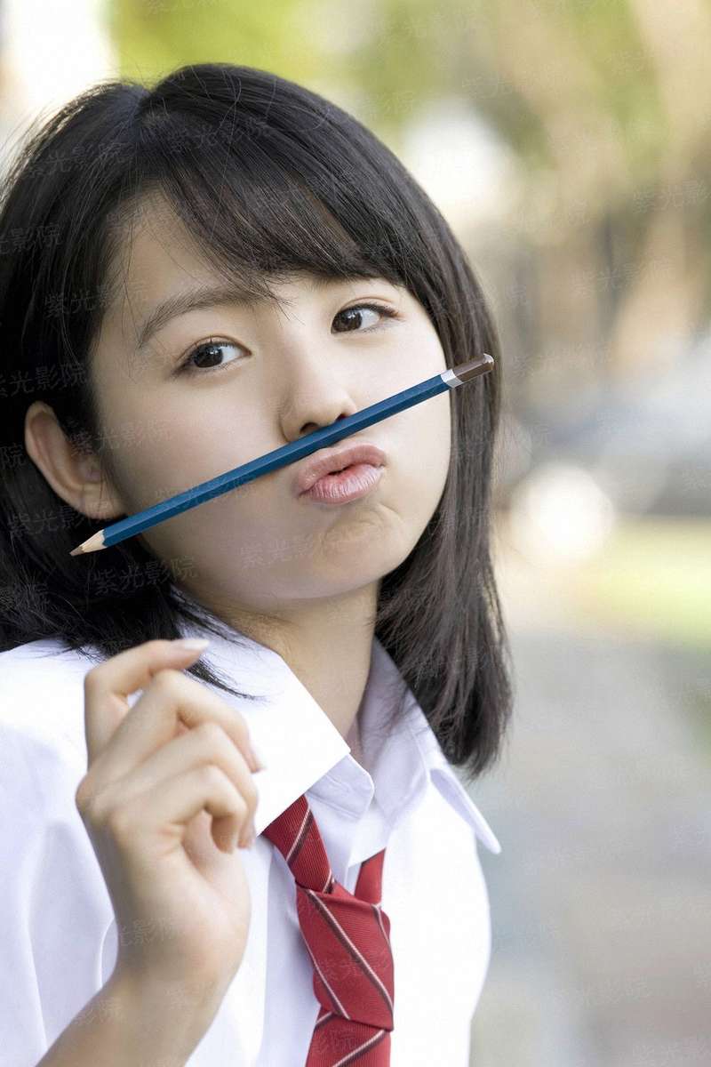 忆年荒芜