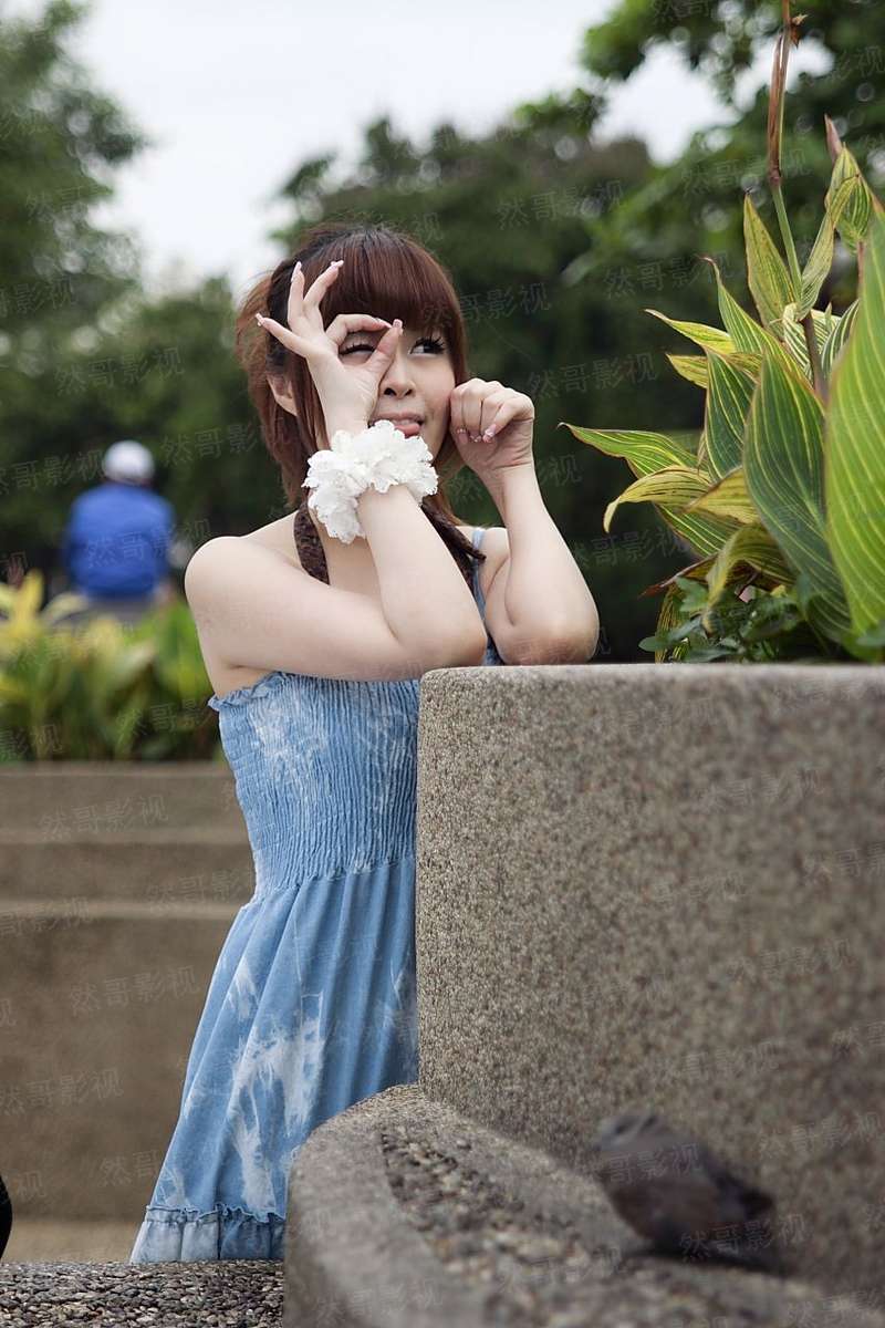 嚣妃，强个王爷玩