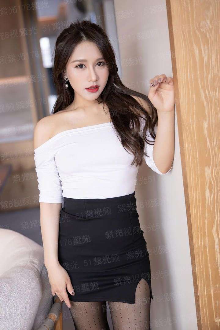 莫妮克：自我介绍一下