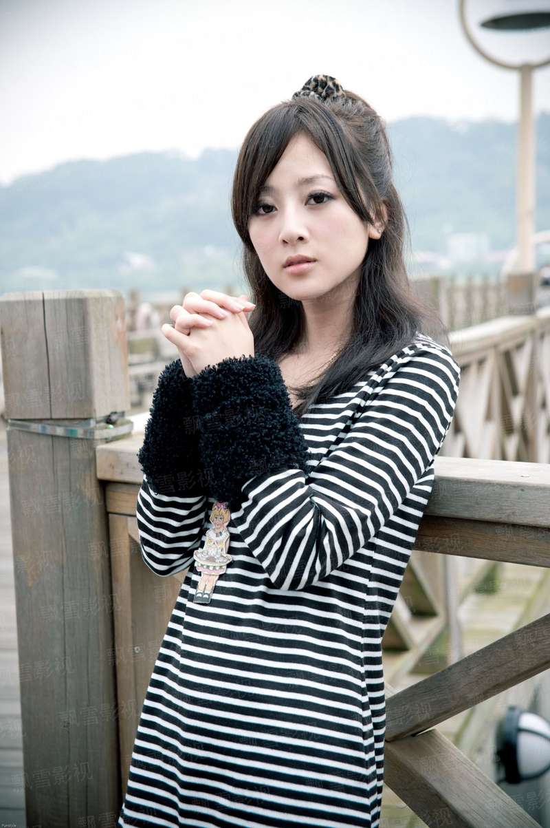 美艳女配拍戏养娃日常[古穿今]