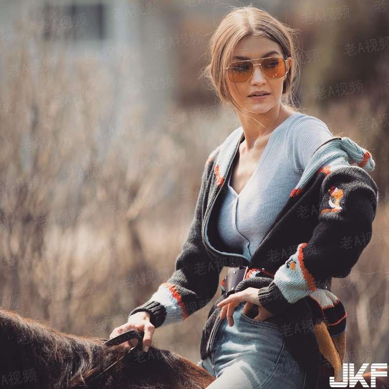 纵意花丛