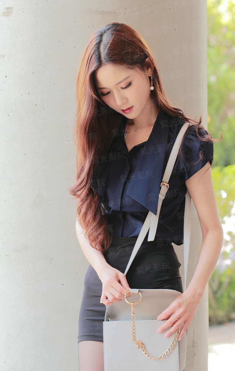 被迷惑的美女