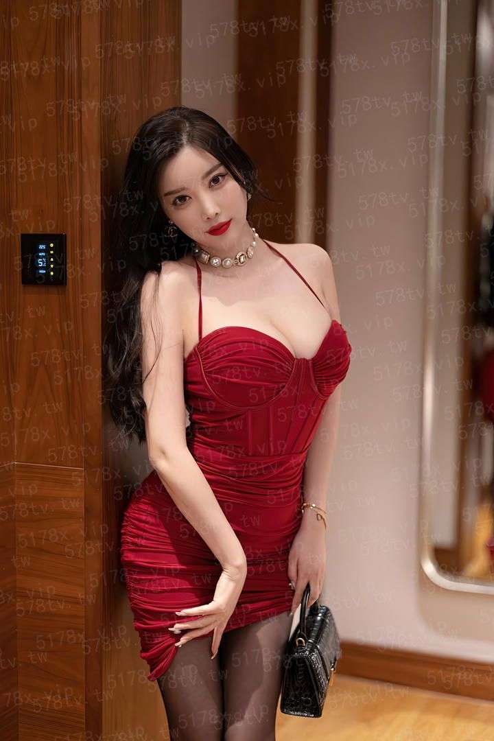伊丽莎·施莱辛格：去掉面纱