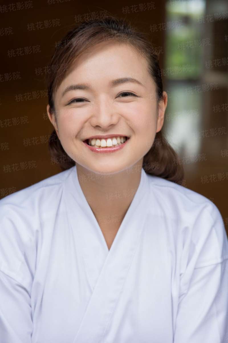君自年少