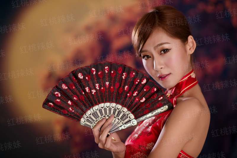 殿下索吻请排队