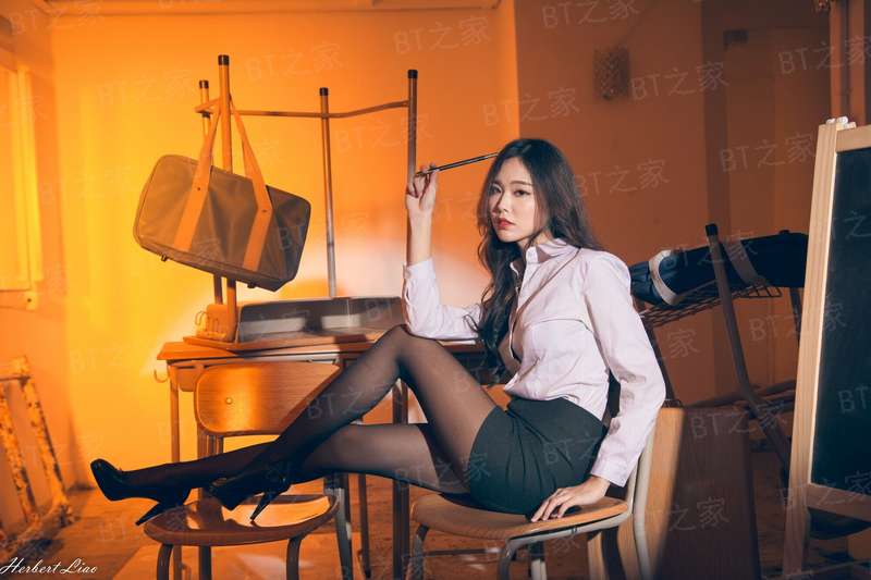 凌世毒尊