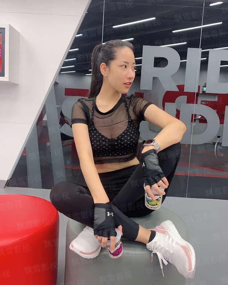 美女的贴身巫医