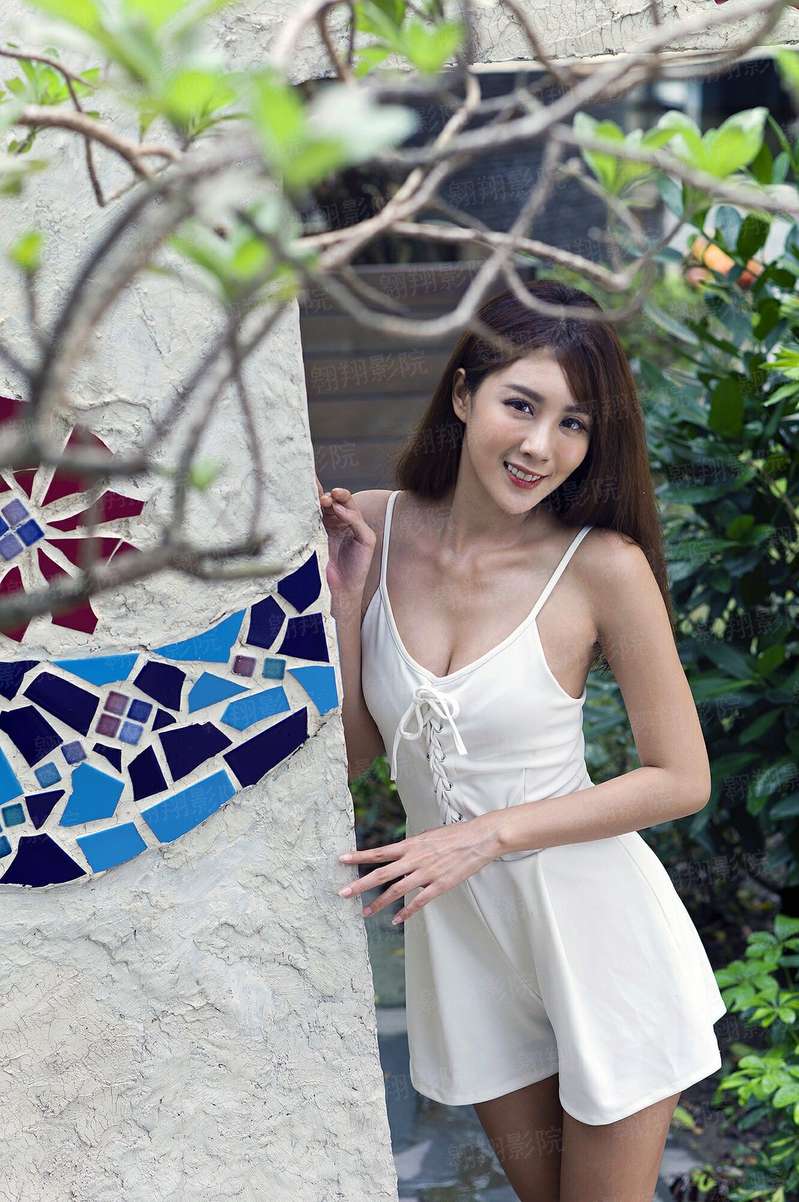 黑城堡里的月光女孩儿