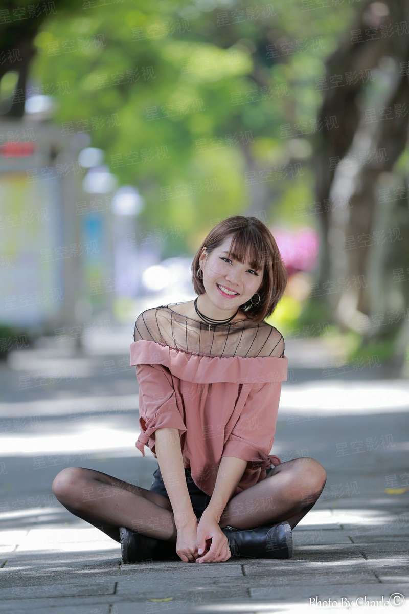 战火中的雕像