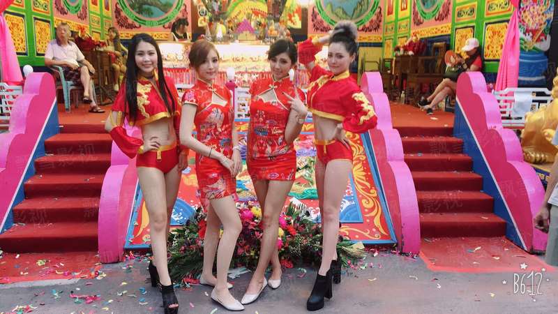 被迷惑的美女