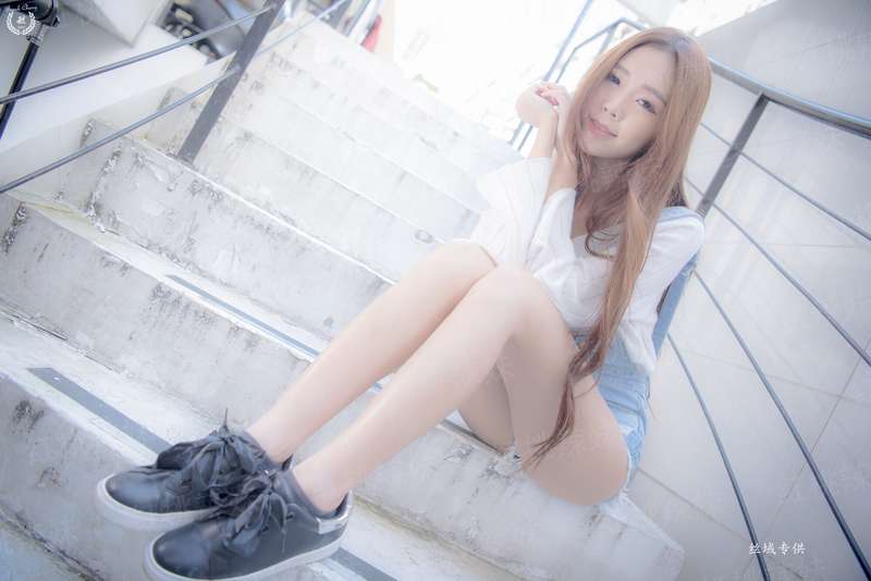 18岁美少女那天晚上，当彩色王子到来时，我感到非常激动1
