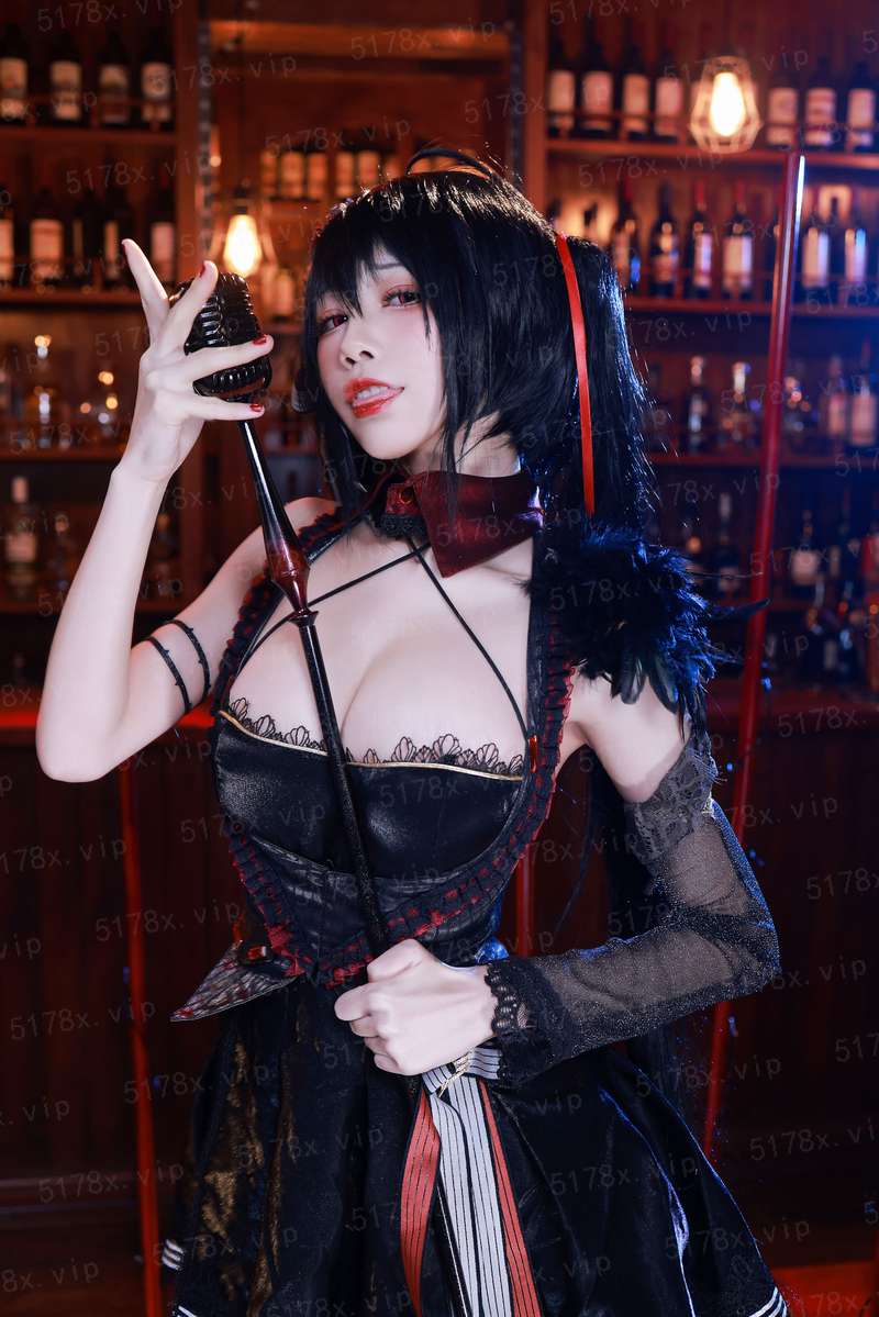 嫣然一笑竹篱间
