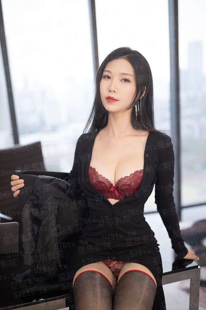 轻狂女帝：傲娇邪王，轻轻