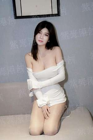 变成幼龙被女团捡到，我震惊全网