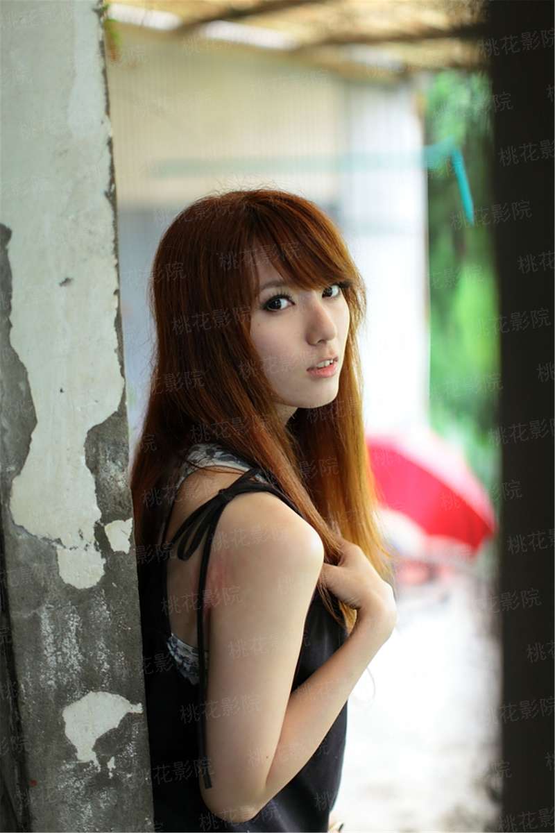 女生瑜伽裤中间出汗