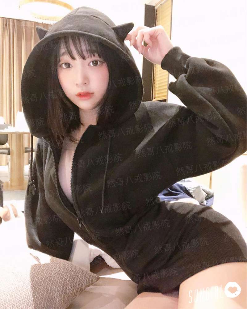 小妖萌萌哒：上神，求抱抱