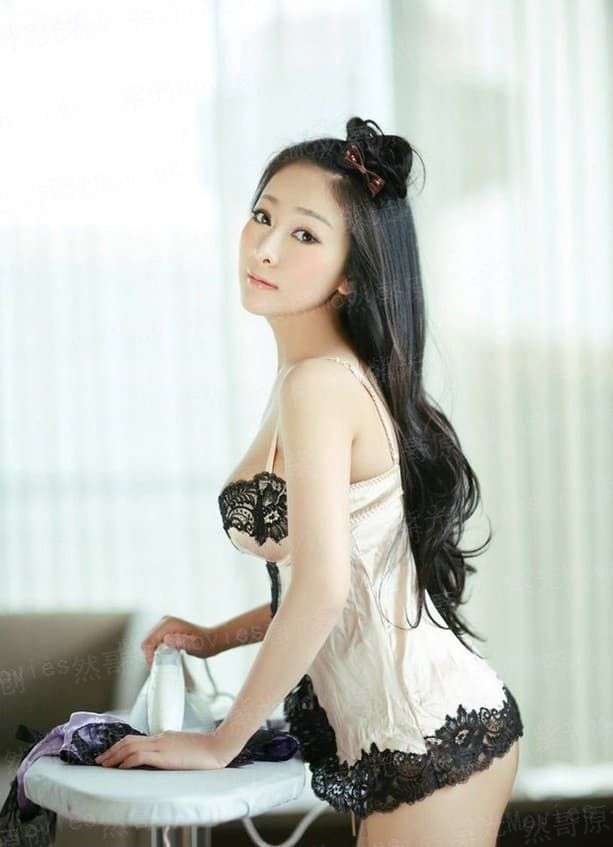 这个小妞有点拽