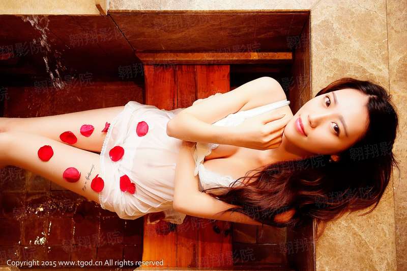 王牌兵王的同居美女龙飞