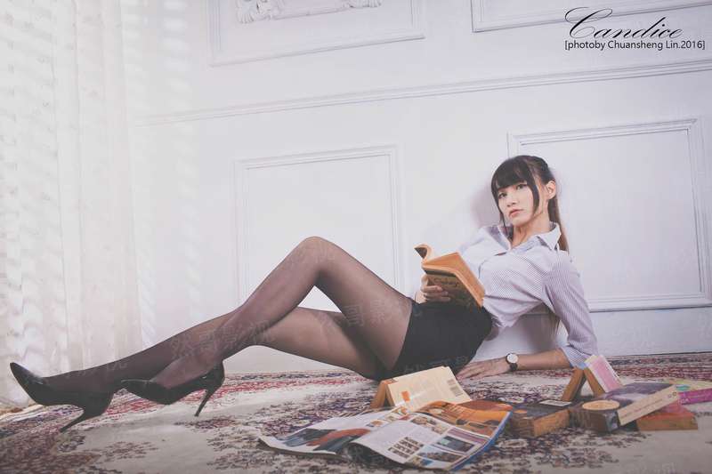 裸体女展阴道