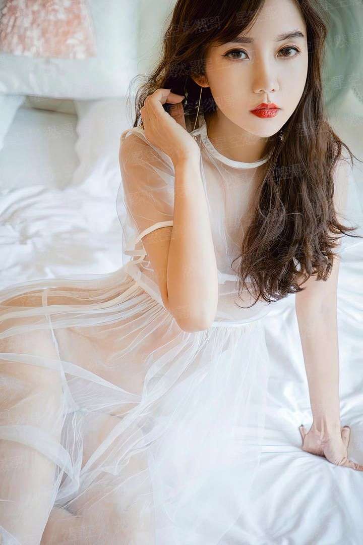 扒开末成年粉嫩的小缝图片