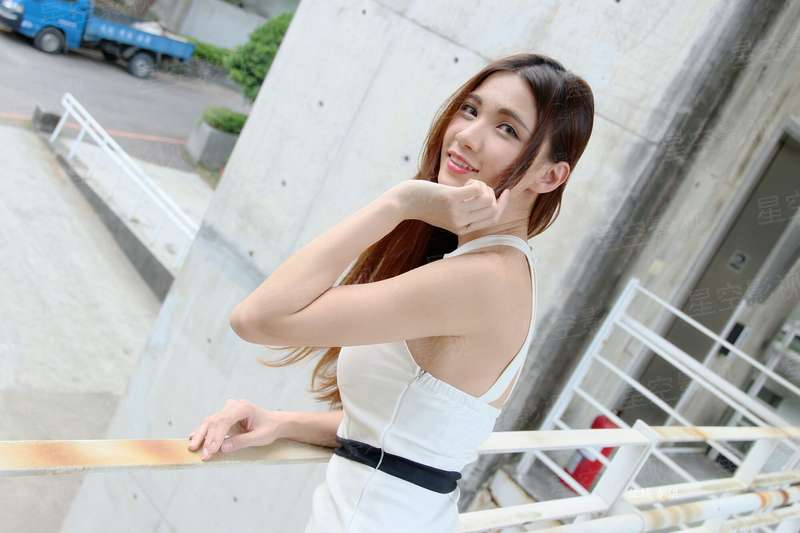 邻家美女初长成