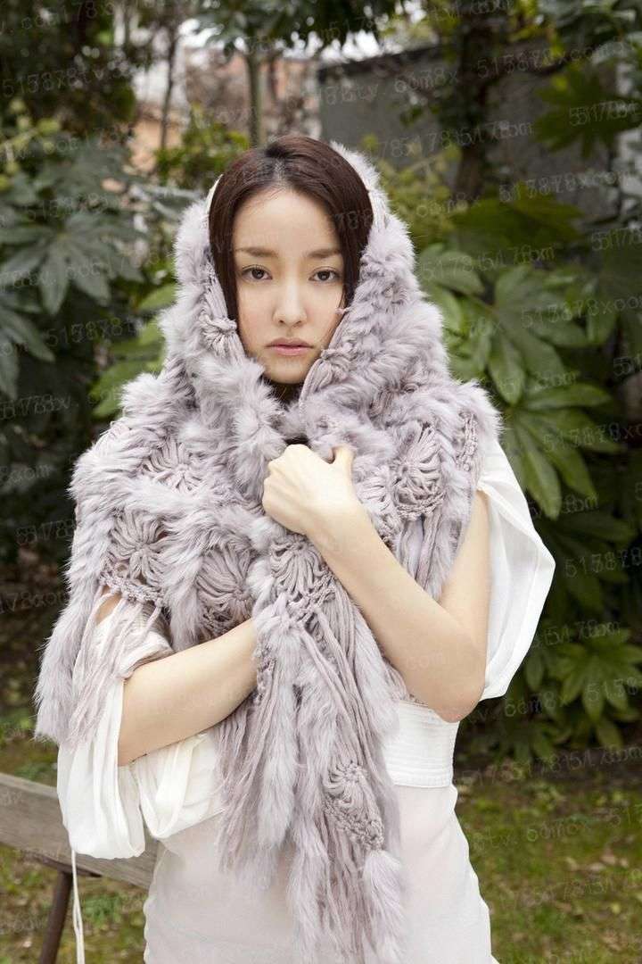 美人事君